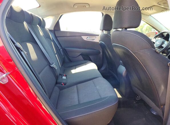 3KPF24ADXNE463856 2022 KIA FORTE Red Widok tylnych siedzeń