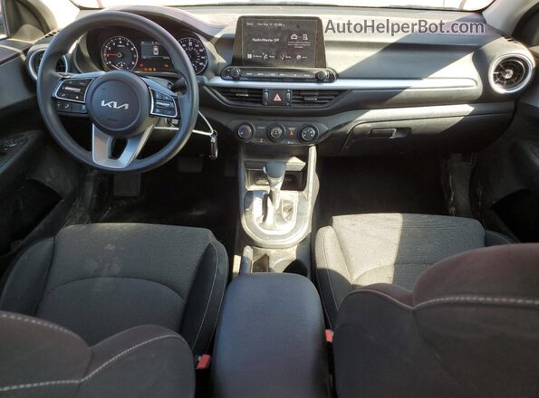 3KPF24ADXNE483086 2022 KIA FORTE Красный Вид панели приборов