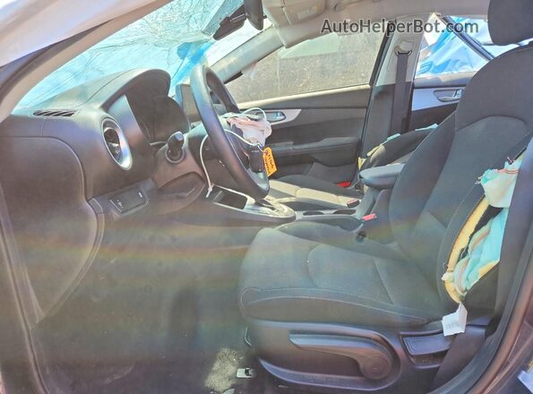 3KPF24ADXPE538090 2023 KIA FORTE Угольный Вид салона спереди