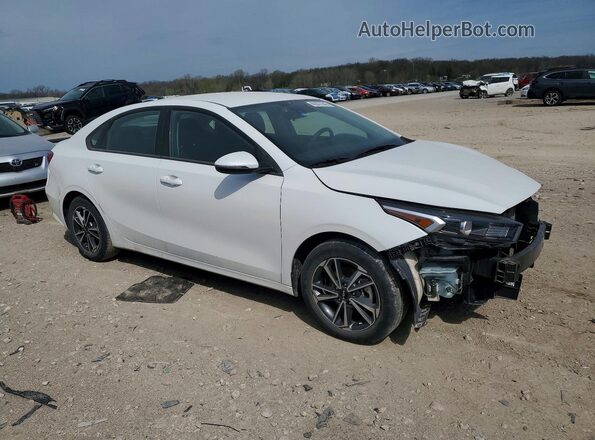 3KPF24ADXPE587063 2023 KIA FORTE White Front right
