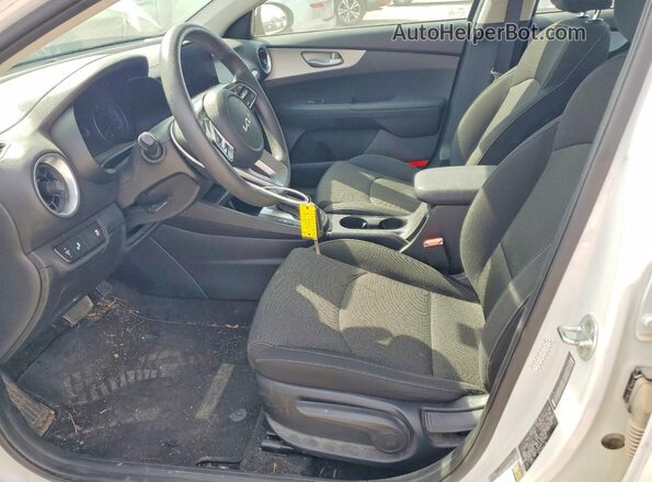 3KPF24ADXPE587063 2023 KIA FORTE White Front interior view