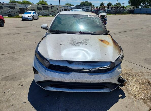 3KPF24ADXPE623107 2023 KIA FORTE White Widok z przodu