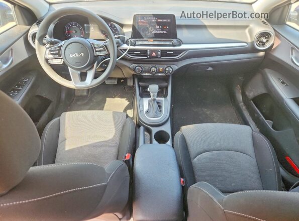 3KPF24ADXRE698733 2024 KIA FORTE Blue Vista del salpicadero