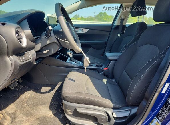 3KPF24ADXRE698733 2024 KIA FORTE Blue Vista interior delantera