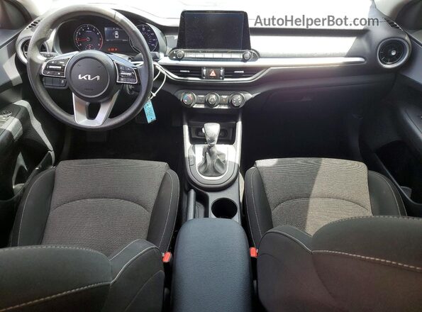 3KPF24ADXRE783944 2024 KIA FORTE Серый Вид панели приборов