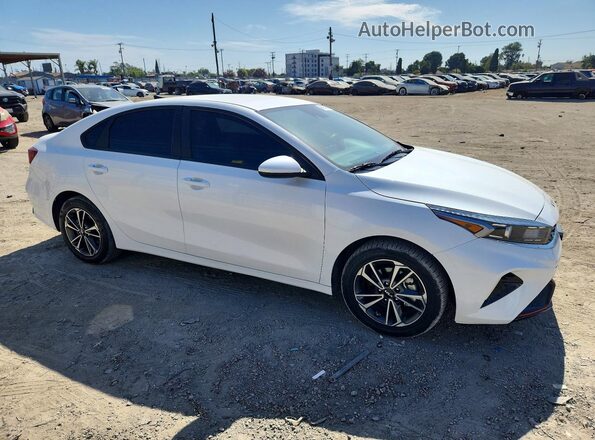 3KPF24ADXRE797360 2024 KIA FORTE White Widok deski rozdzielczej