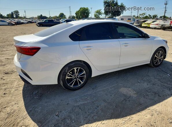3KPF24ADXRE797360 2024 KIA FORTE White Widok z tyłu