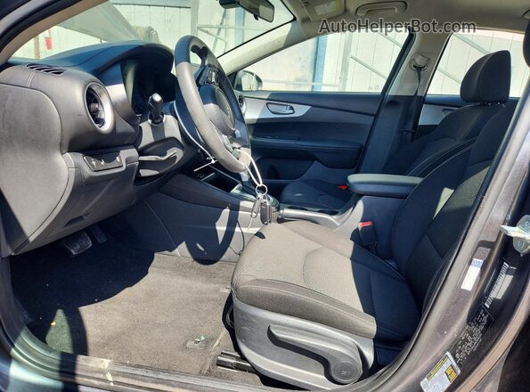 3KPF24ADXRE808390 2024 KIA FORTE Gray Widok wnętrza z przodu