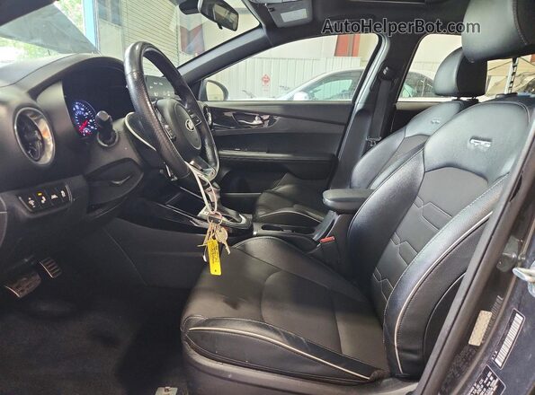 3KPF34AD0ME382943 2021 KIA FORTE Gray Widok wnętrza z przodu