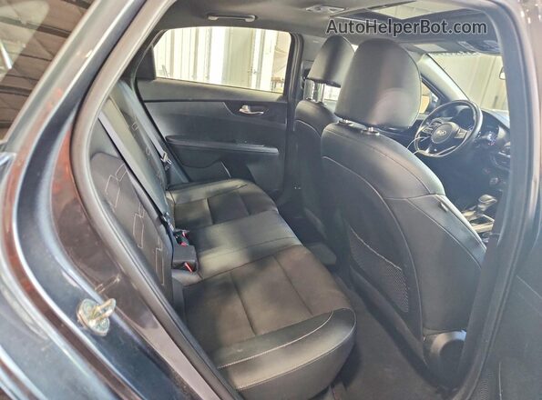 3KPF34AD0ME382943 2021 KIA FORTE Gray Widok tylnych siedzeń