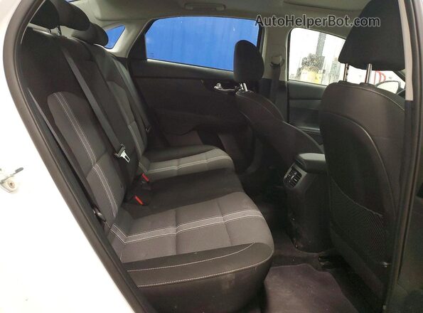 3KPF34AD0NE457450 2022 KIA FORTE White Vista de los asientos traseros
