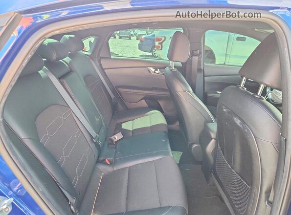 3KPF34AD1LE252149 2020 KIA FORTE Blue Rear seats view