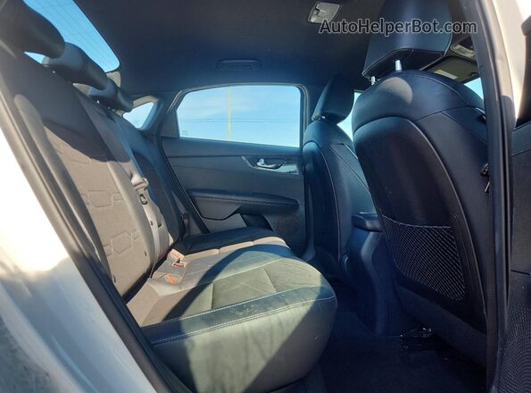 3KPF34AD1ME388184 2021 KIA FORTE White Вид задніх сидінь