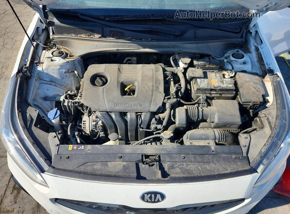 3KPF34AD1ME388184 2021 KIA FORTE White Вид задньої частини салону