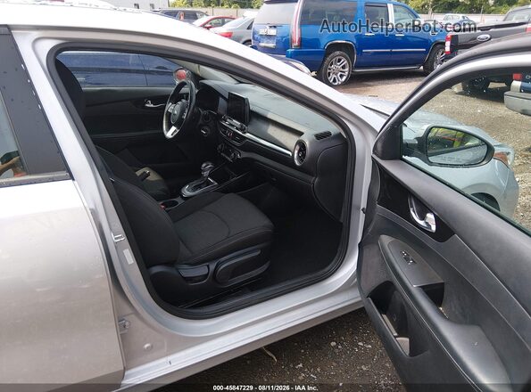 3KPF34AD3KE013023 2019 KIA FORTE Silver Front interior view