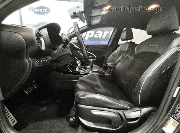 3KPF34AD3LE151954 2020 KIA FORTE Gray Front interior view