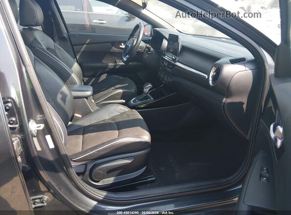 3KPF34AD3ME377378 2021 KIA FORTE Черный Вид салона спереди