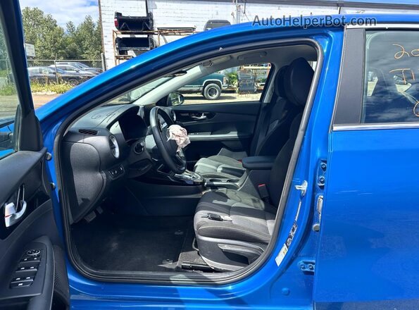 3KPF34AD3PE671660 2023 KIA FORTE Blue წინა სალონის ხედი