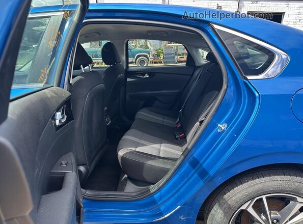 3KPF34AD3PE671660 2023 KIA FORTE Blue უკანა ხედი