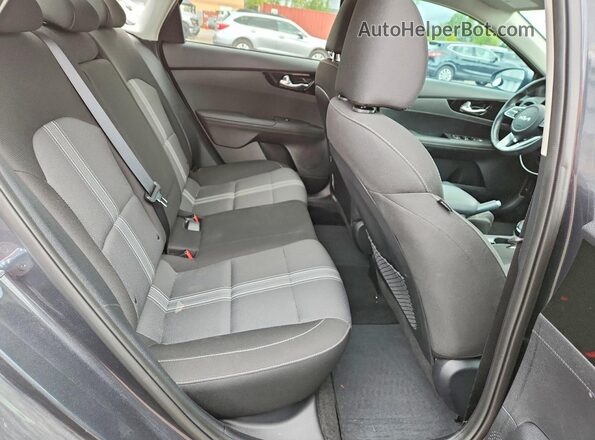 3KPF34AD3RE746201 2024 KIA FORTE Gray უკანა სავარძლების ხედი