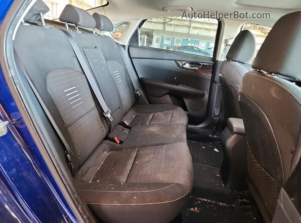 3KPF34AD4KE013077 2019 KIA FORTE Blue Widok tylnych siedzeń