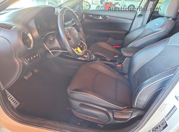 3KPF34AD4LE248726 2020 KIA FORTE White Widok wnętrza z przodu