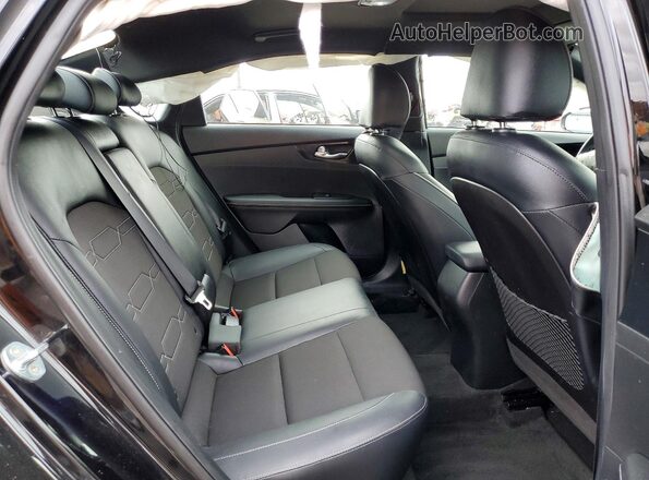 3KPF34AD4ME377163 2021 KIA FORTE Black Rear seats view