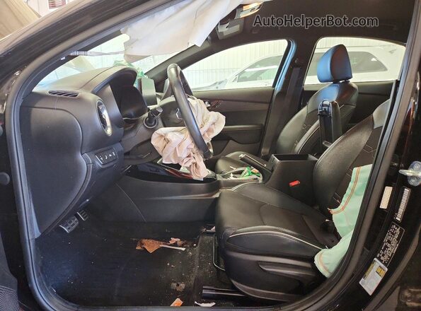3KPF34AD5LE257712 2020 KIA FORTE Black Вид салону спереду