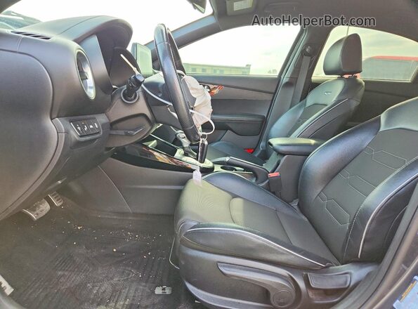 3KPF34AD5ME264788 2021 KIA FORTE Black Вид салону спереду
