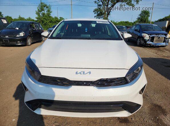 3KPF34AD5PE547048 2023 KIA FORTE White Widok z przodu