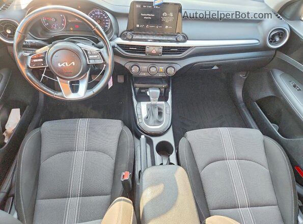 3KPF34AD5PE547048 2023 KIA FORTE White Widok deski rozdzielczej