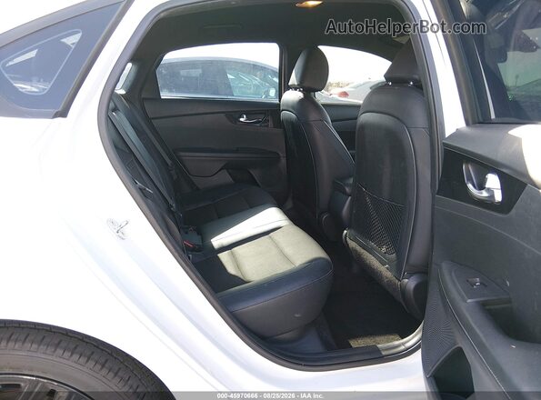 3KPF34AD6ME330412 2021 KIA FORTE White Widok naklejki z numerem VIN