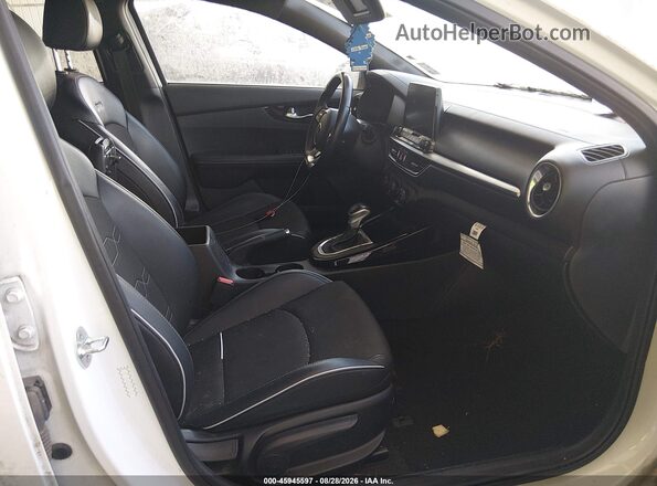 3KPF34AD6ME351079 2021 KIA FORTE White Vista interior delantera