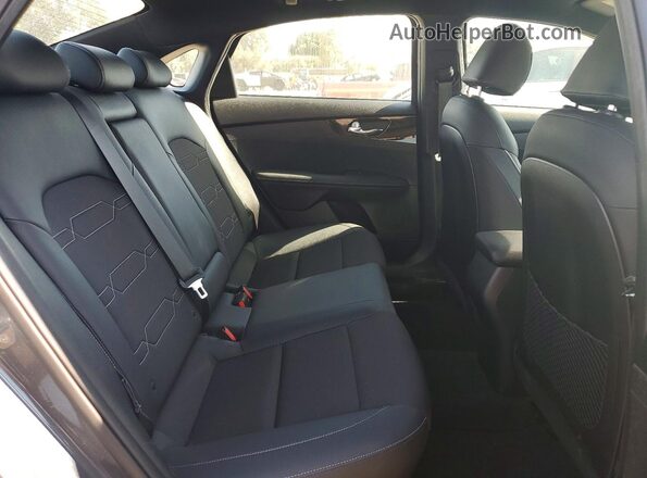 3KPF34AD6ME354077 2021 KIA FORTE Серый Вид задних сидений