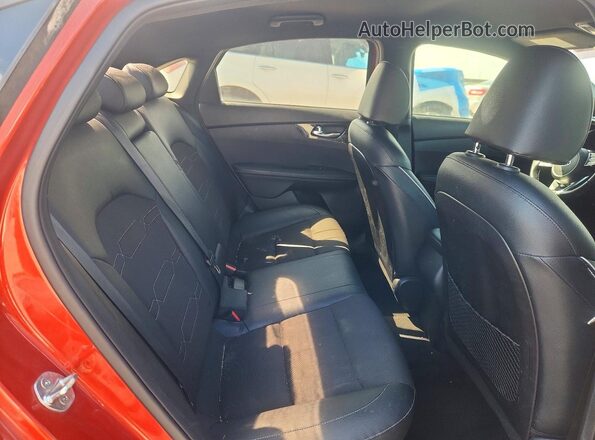 3KPF34AD8LE138312 2020 KIA FORTE Red Vista de los asientos traseros