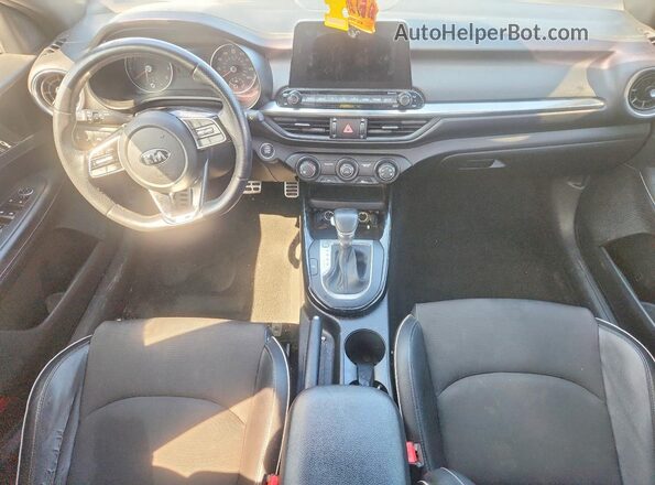 3KPF34AD8LE138312 2020 KIA FORTE Red Vista del salpicadero