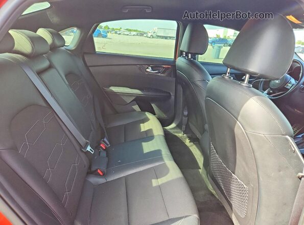 3KPF34AD8ME320612 2021 KIA FORTE Orange Widok tylnych siedzeń