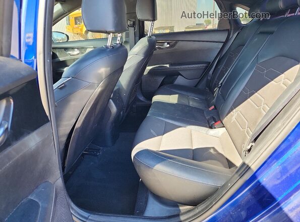 3KPF34AD9LE228147 2020 KIA FORTE Blue Вид задніх сидінь