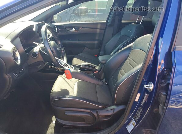 3KPF34AD9LE228147 2020 KIA FORTE Blue Вид салону спереду