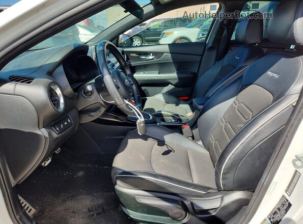 3KPF34ADXLE240470 2020 KIA FORTE White Vista interior delantera