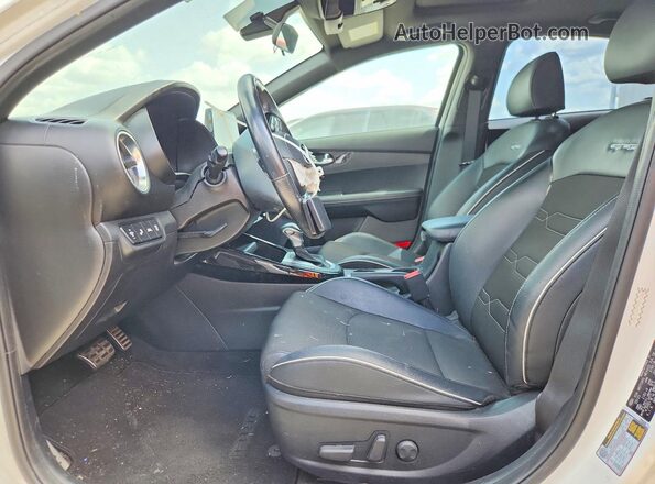3KPF34ADXME357869 2021 KIA FORTE White Vista interior delantera
