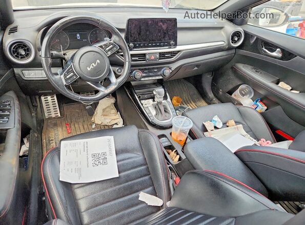 3KPF44AC0PE636501 2023 KIA FORTE White Widok deski rozdzielczej