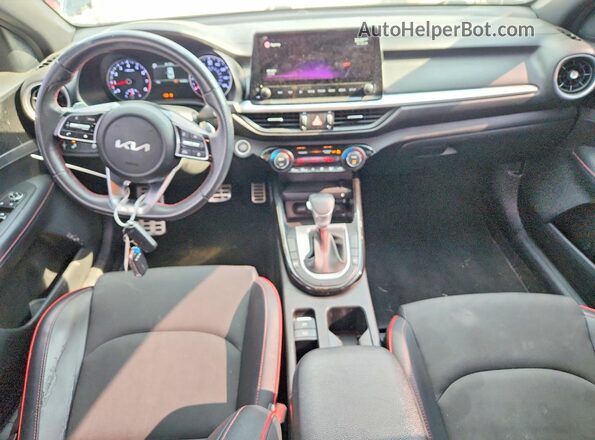 3KPF44AC2NE484055 2022 KIA FORTE Серый Вид панели приборов