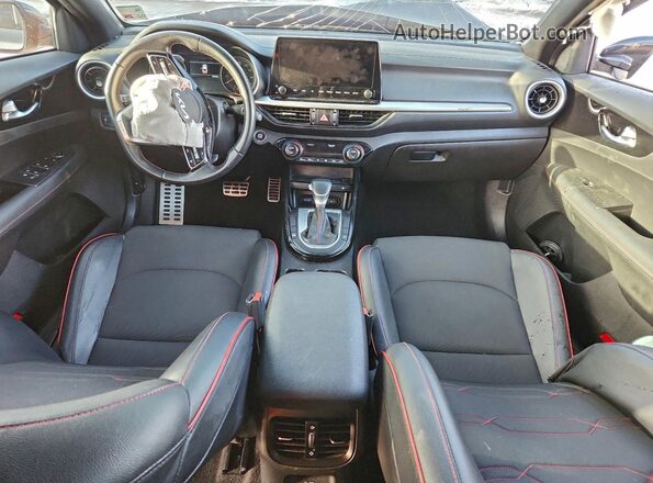 3KPF44AC2PE589567 2023 KIA FORTE Серебряный Вид панели приборов