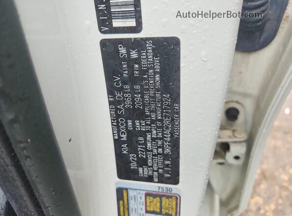3KPF44AC2RE717924 2024 KIA FORTE White Vista del compartimento del motor