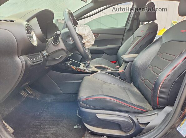3KPF44AC3ME354008 2021 KIA FORTE Черный Вид салона спереди