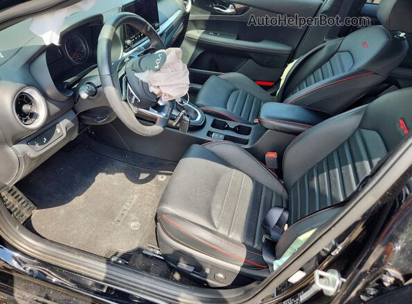 3KPF44AC4PE679609 2023 KIA FORTE Black Vista interior delantera