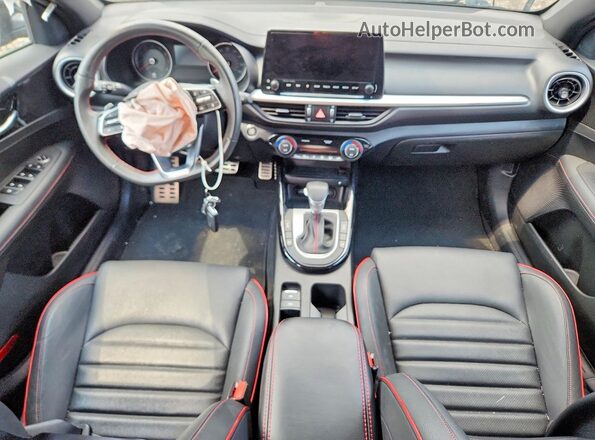 3KPF44AC4PE679609 2023 KIA FORTE Black Vista del salpicadero
