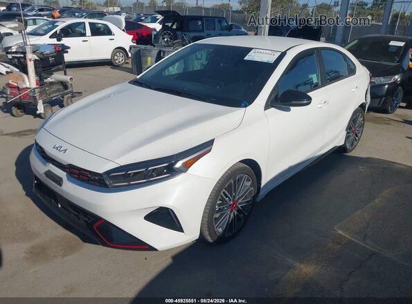 3KPF44AC4RE783889 2024 KIA FORTE White წინა მარცხენა ხედი სამი მეოთხედიდან