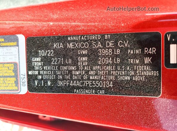3KPF44AC7PE550134 2023 KIA FORTE Red Widok komory silnika